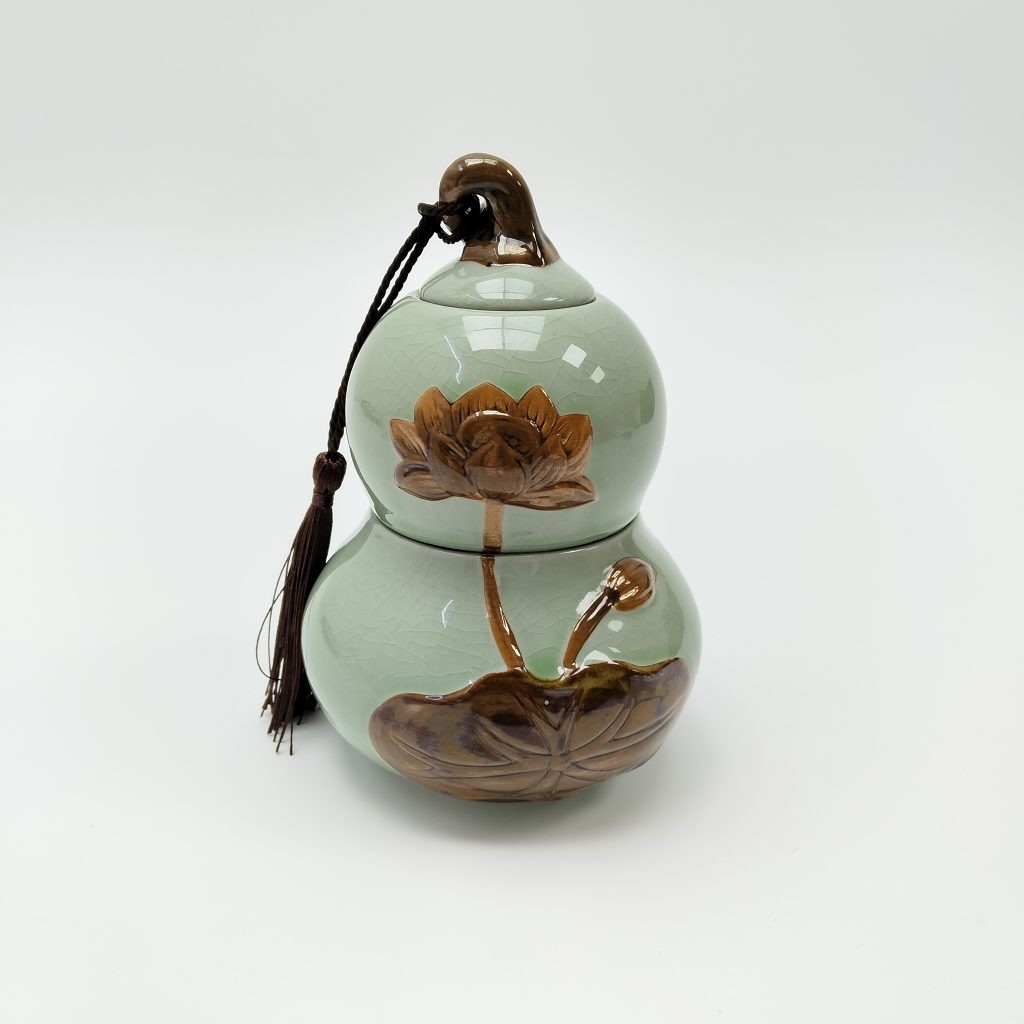 virenia Tea canister Ceramic Tea Canister-Gourd Shaped Airtight Tea Storage Jar with Lotus Design, Crackle Glaze Finish for Loose Leaf Tea