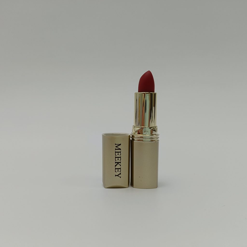 MEEKEY Lipstick, Long-Lasting Moisturizing Lip Color, Rich Red Shade, Elegant Gold Tube, Perfect for Daily Wear and Special Occasions